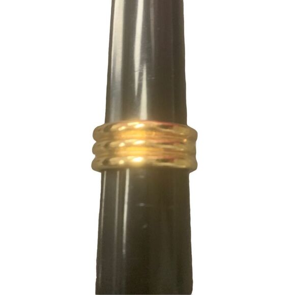 Gold Colored Ring - Picture 1 of 4